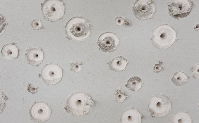 Je suis trou 17-09-14 ; 17:23 (détail), 2015 Gypse, forages, poussière 122 x 244 x 61 cm